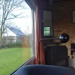 Kleines Haus Mit Garten, Direkt Hinter Dem Deich