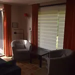 Kleines Haus Mit Garten, Direkt Hinter Dem Deich