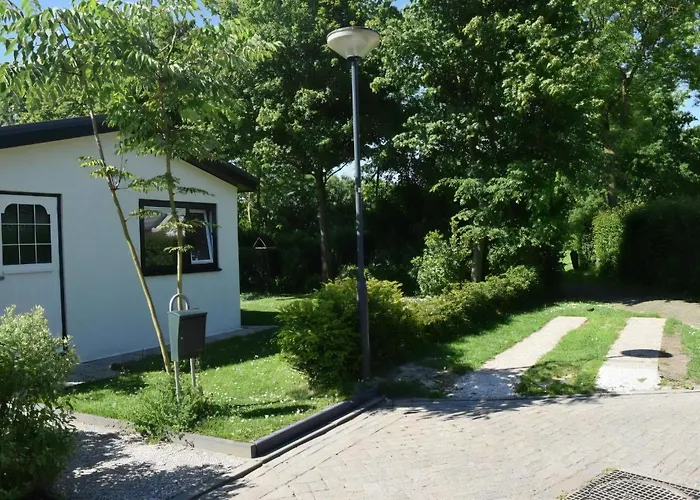 Kleines Haus Mit Garten, Direkt Hinter Dem Deich